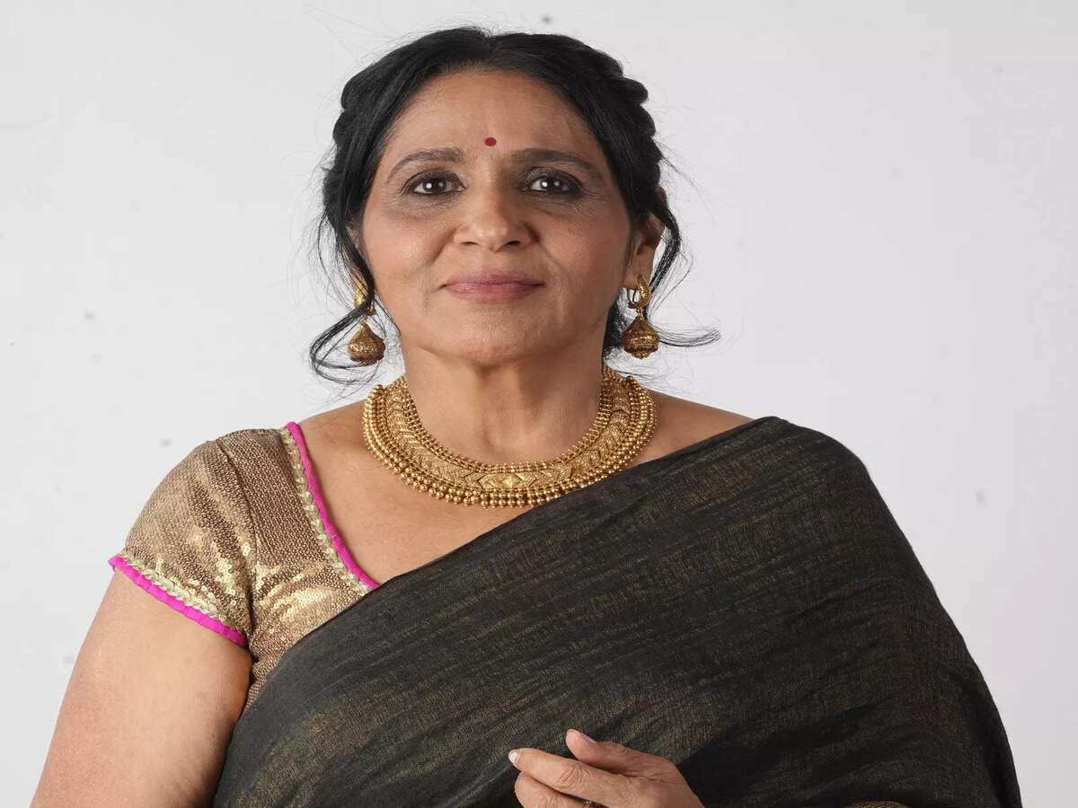 Malayalam Actress Geetha 60 Photos - Moonagedaydream.film