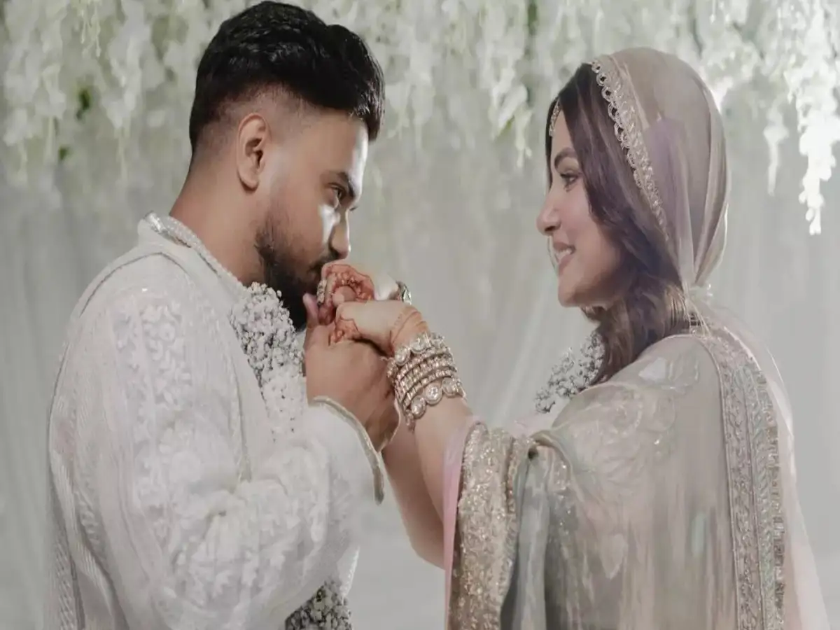 Hina Khan Wedding Photo, Image, Pictures, Video: Hina Khan marries Rocky  Jaiswal in an intimate ceremony amid cancer battle; see dreamy pics | -  Times of India