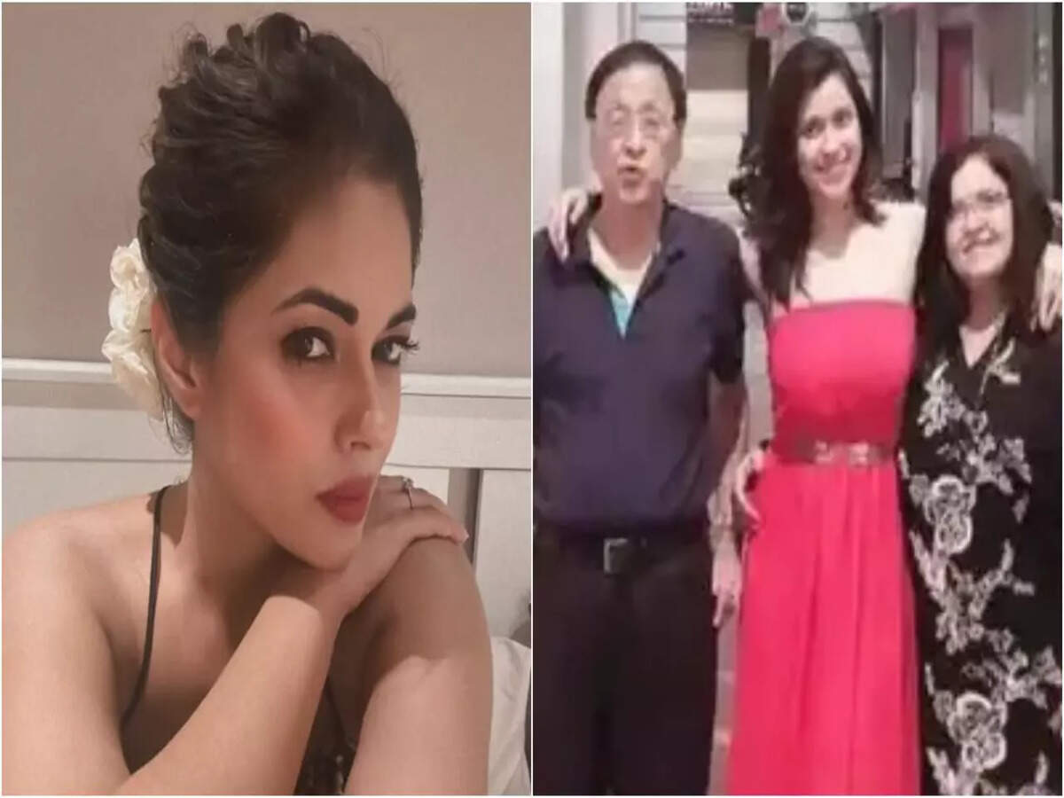 Meera Chopra shocked by sudden passing of Mannara Chopra's father Raman Rai  Handa: 'Losing a parent... nothing can be worse than that' | Hindi Movie  News - Times of India