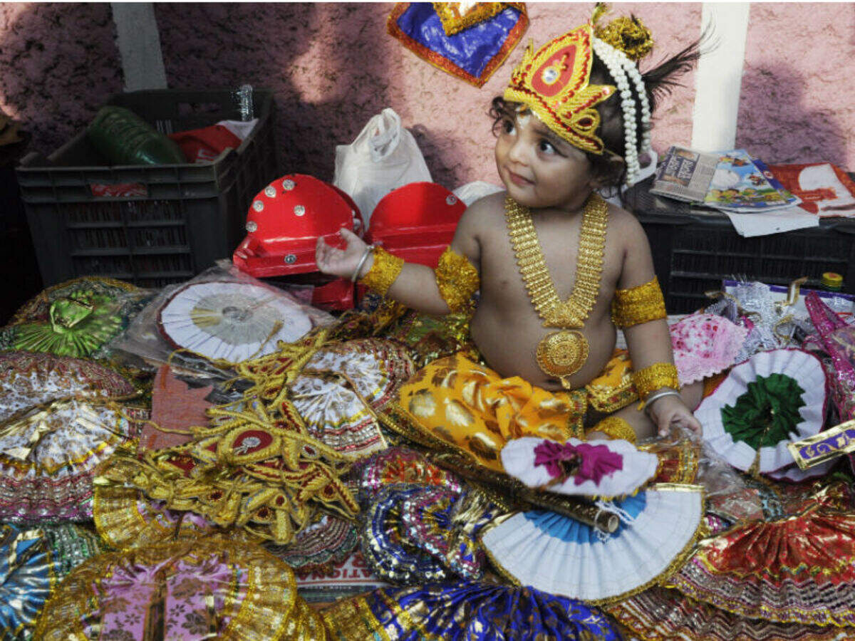Janmashtami 2017: Whatsapp Status, Facebook Messages and Quotes to share on this Festival | - Times of India Janmashtami 2017: Whatsapp Status, Facebook Messages and Quotes to share on this Festival | - Times of India