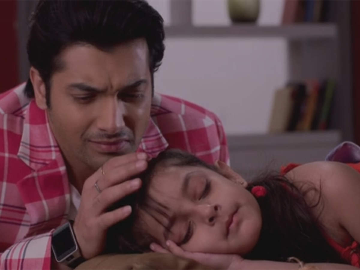 Kasam Tere Pyaar Ki written update, February 7, 2018: Tanuja's daughter  Natasha is back with her father Rishi - Times of India