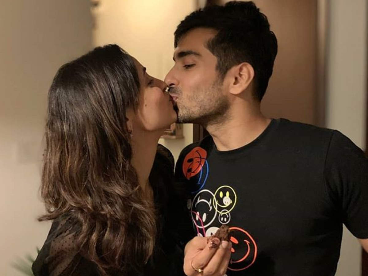 Mohit Sehgal steals a sweet kiss from Sanaya Irani on his birthday ...