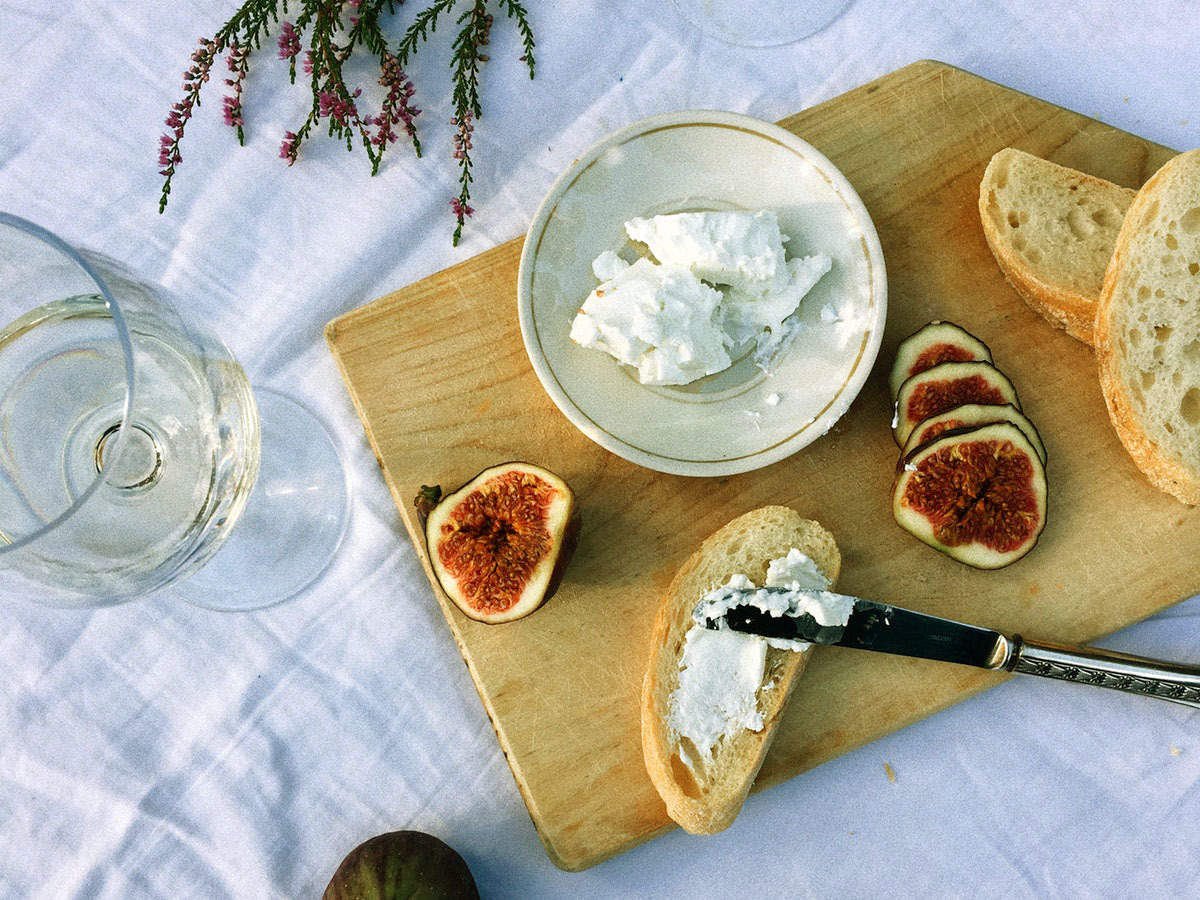 Casafield Organic Bamboo Cheese Cutting Board & Knife Gift Set