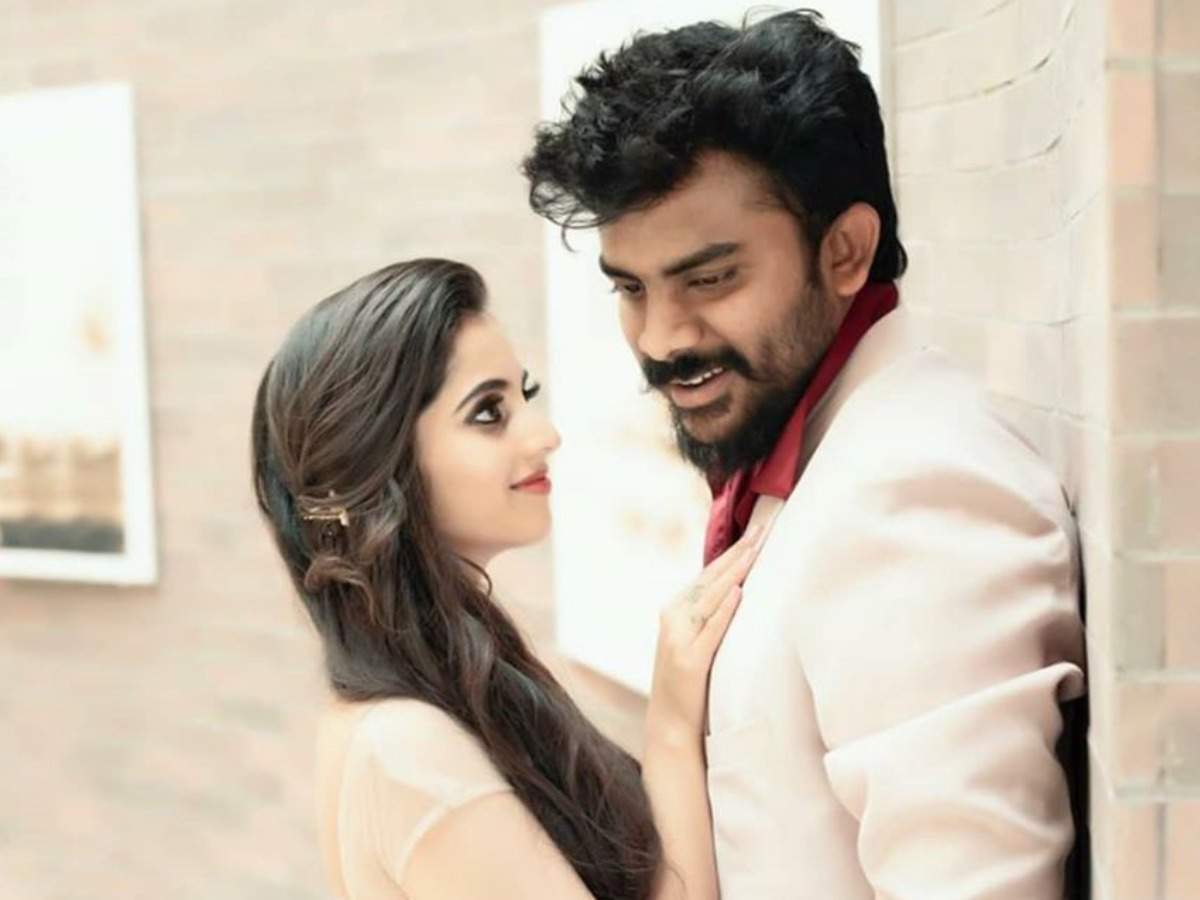 Newlyweds Chandhan Shetty and Niveditha Gowda head to Amsterdam for  honeymoon - Times of India