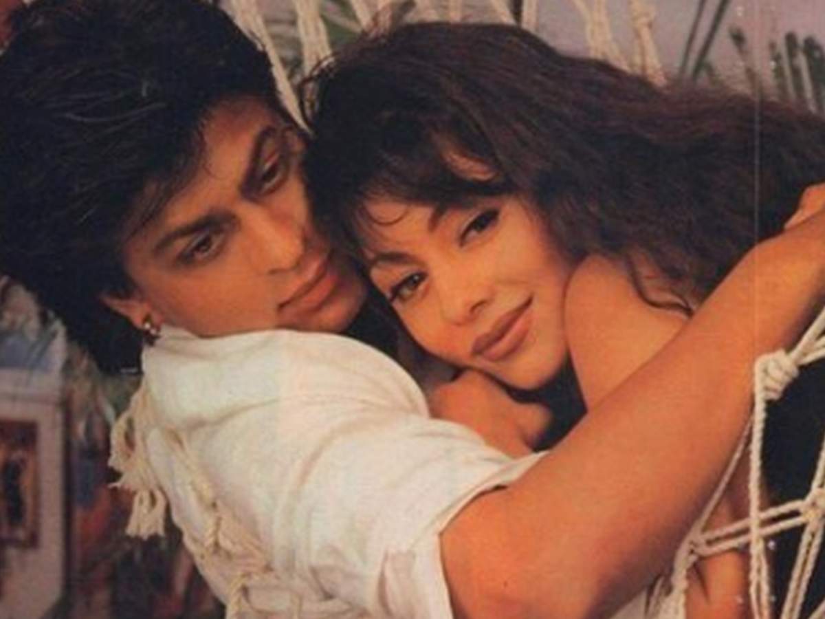 VIDEO: Did you know Shah Rukh Khan used to sing 'Gori Tera Gaon Bada Pyara'  in Gauri Khan's locality during their early days of romance? | Hindi Movie  News - Times of India