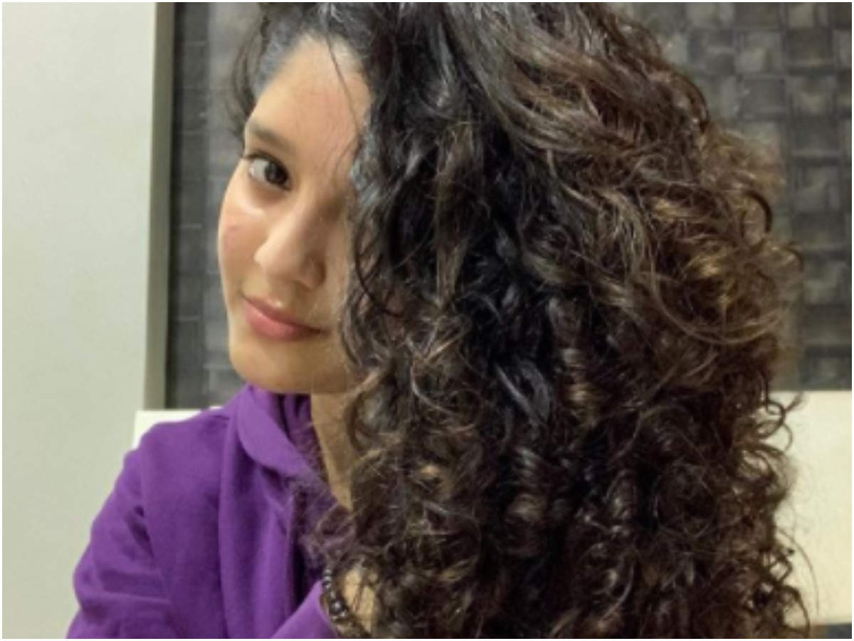 Ritika Singh shares tips to take care of curls | Tamil Movie News - Times  of India