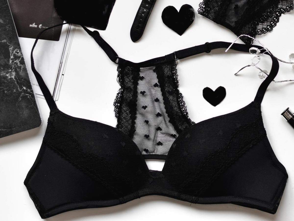 Supportive and stylish black bras for everyday comfort
