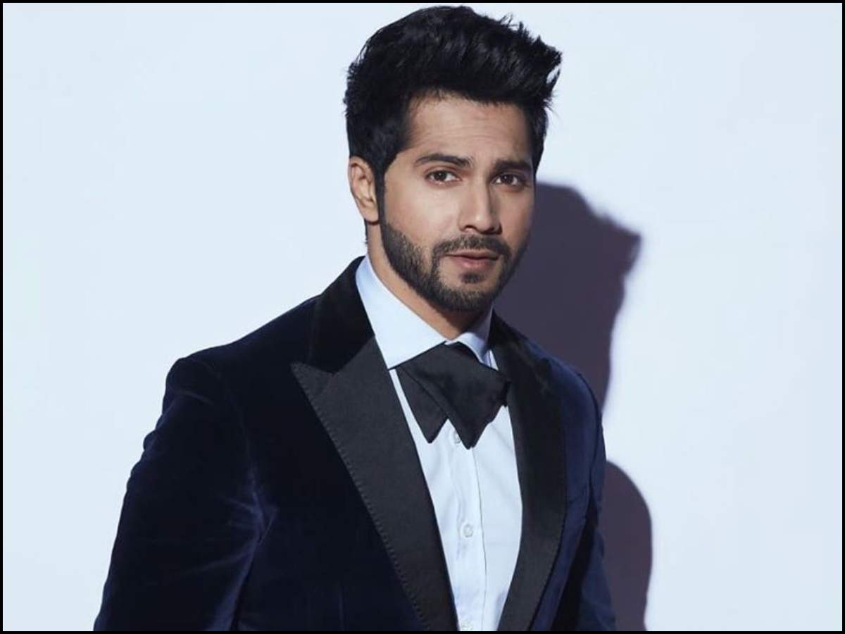 Exclusive! Varun Dhawan extends financial support to the paparazzi;  transfers money into their accounts | Hindi Movie News - Times of India