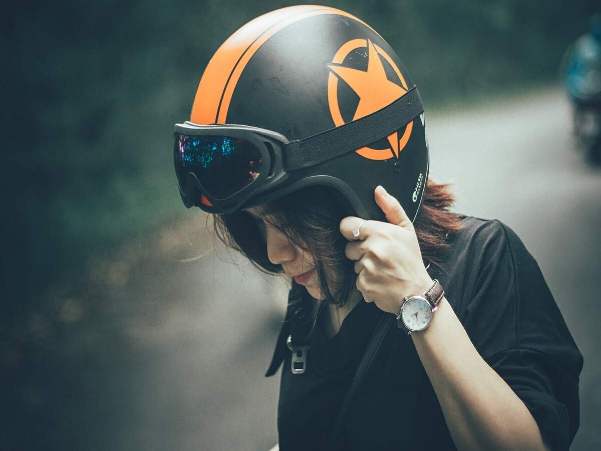 Women store with helmet