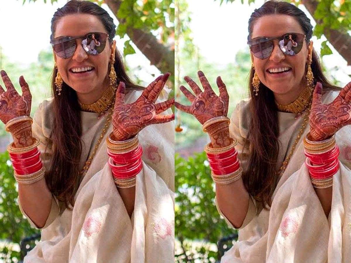 red and white bangles after marriage