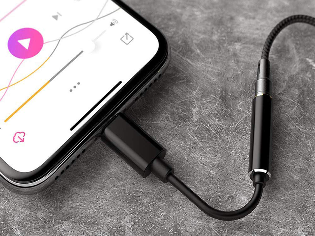 USB C To Headphone Jacks To Plug Your Headphones Into 3.5mm Audio