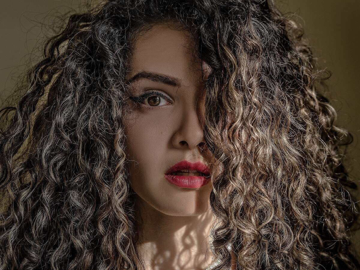 Shampoo for curly hair: Tame your frizz & flaunt your wavy locks in style - Times of India Shampoo for curly hair: Tame your frizz & flaunt your wavy locks in style - Times of India
