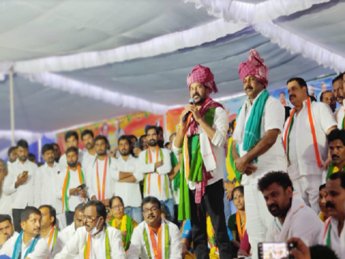On demand, A Revanth Reddy converts his deeksha into 140km pada yatra in support of farmers | Hyderabad News - Times of India