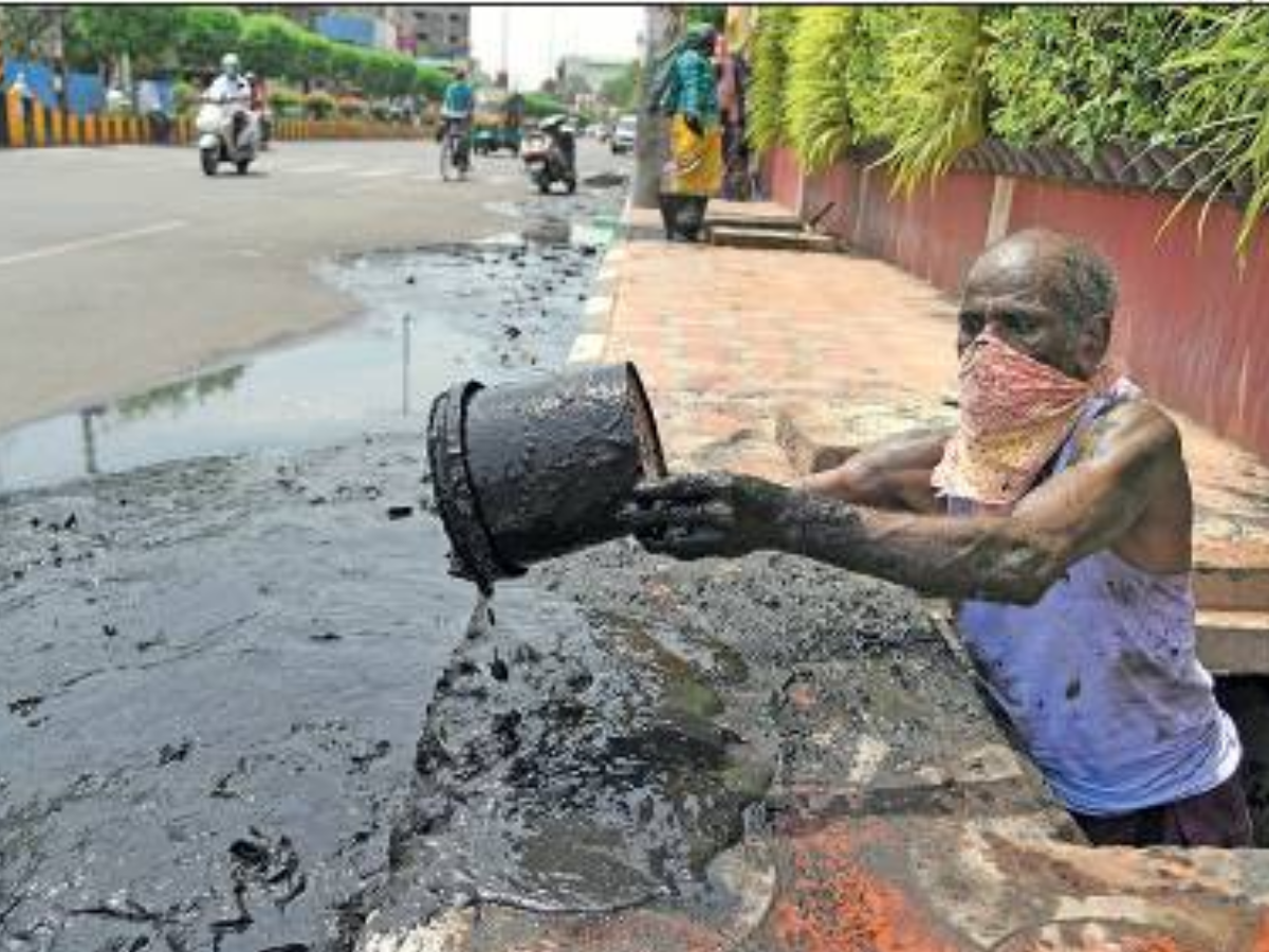 Chennai: 13 workers died cleaning sewers in 2020-21 | Chennai News - Times  of India