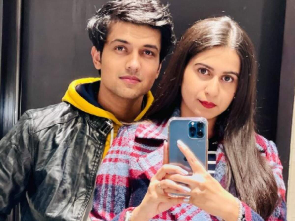 Kinjal Dave celebrates 3 years of engagement with fiance Pavan Joshi; dedicates a romantic video to him | Gujarati Movie News - Times of India