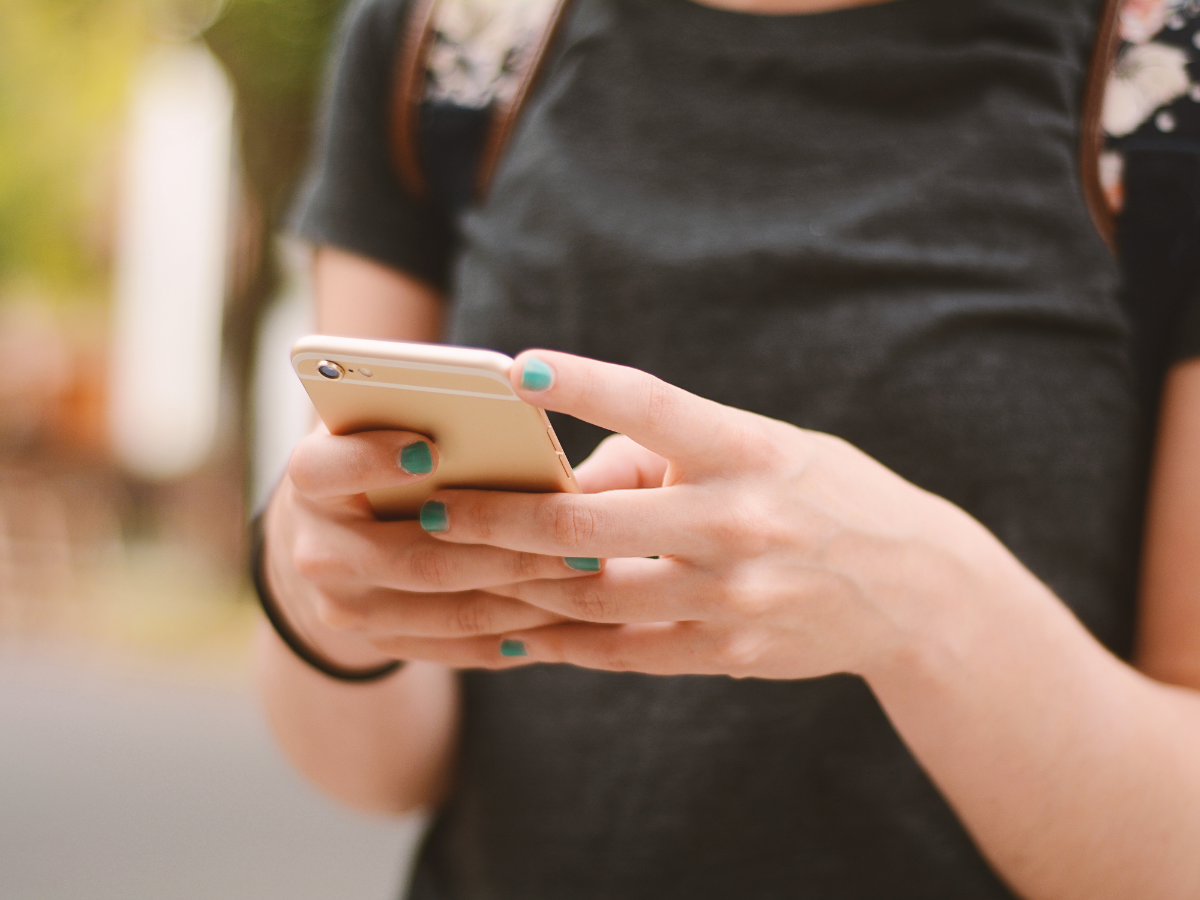 How to slide into a company's DM and land an interview fast 