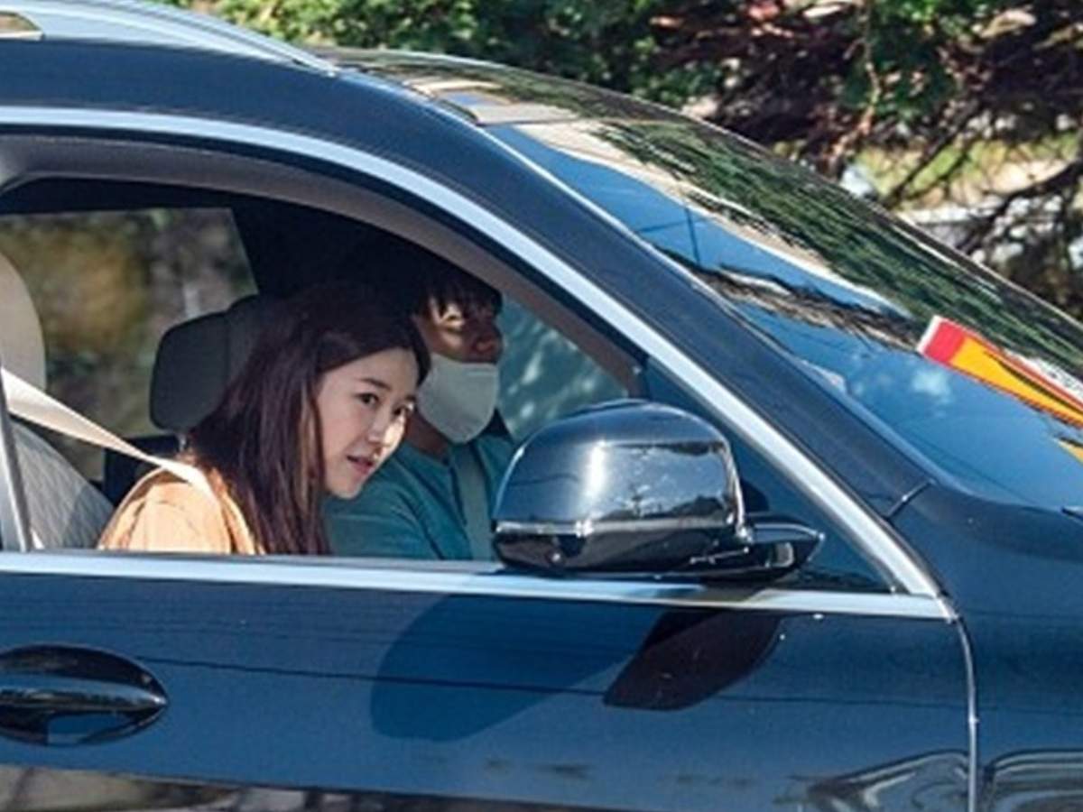 Lee Seung Gi and Lee Da In's FIRST couple pictures goes viral; fans call  the actress 'luckiest woman on earth' - Times of India