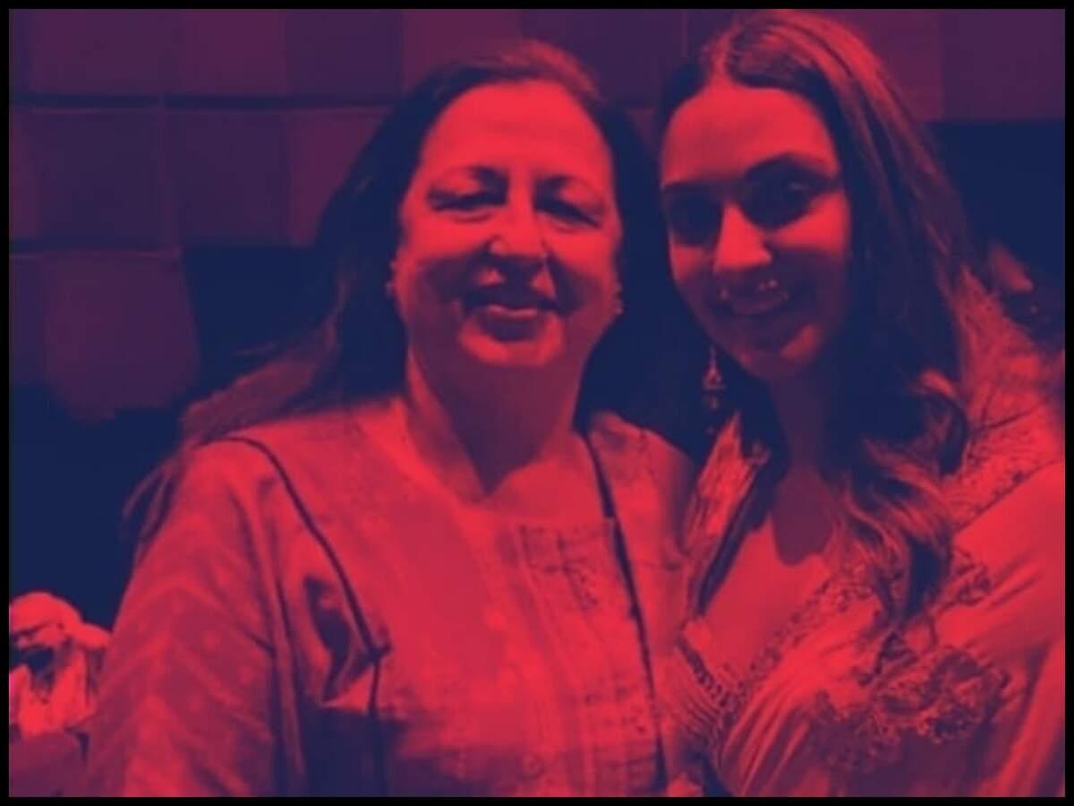 Kiara Advani poses with rumoured beau Sidharth Malhotra's mother at the  screening of 'Shershaah'; Fans can't stop gushing over them | Hindi Movie  News - Times of India