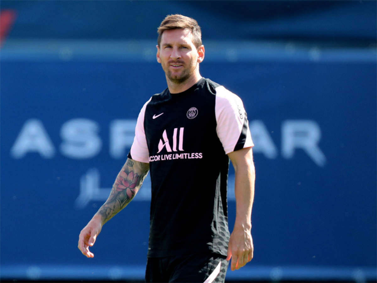 ICYMI: Here's How Sergio Ramos Welcomed Lionel Messi At PSG - Unmissable!