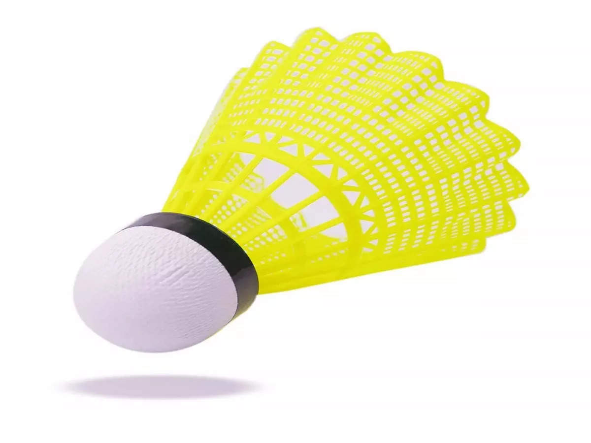 Nylon shuttlecocks Popular sets of badminton shuttlecocks available online 
