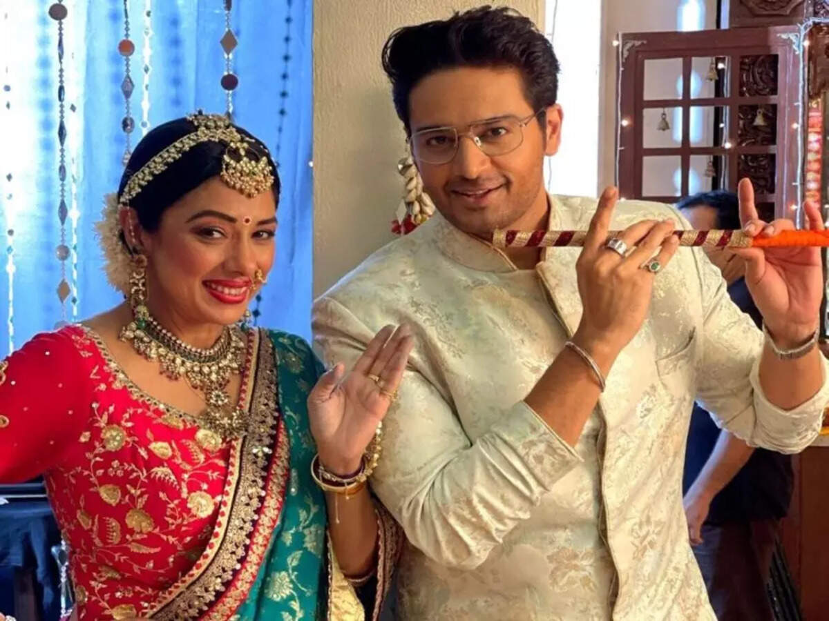 Anupama: The Shah family including Vanraj meet Anuj - Times of India