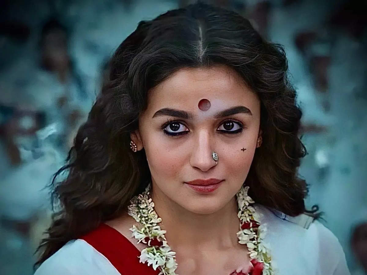 Gangubai Kathiawadi controversy: Supreme Court suggests name change for  Alia Bhatt starrer; to continue hearing case on Thursday | Hindi Movie News  - Times of India