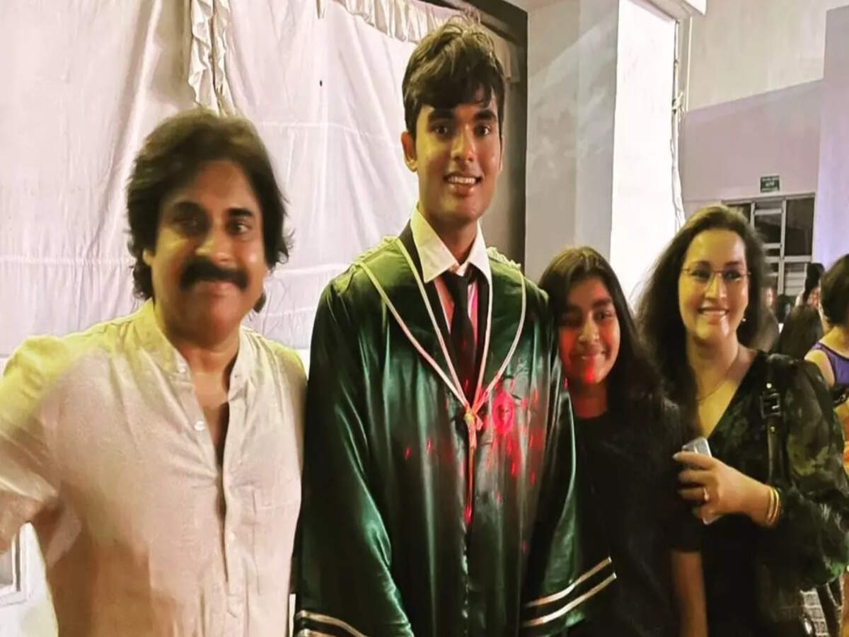Renu Desai shares an adorable picture and a heartfelt note on son Akira  Nandan's graduation day; says, "An era ends and an era begins" - Times of  India