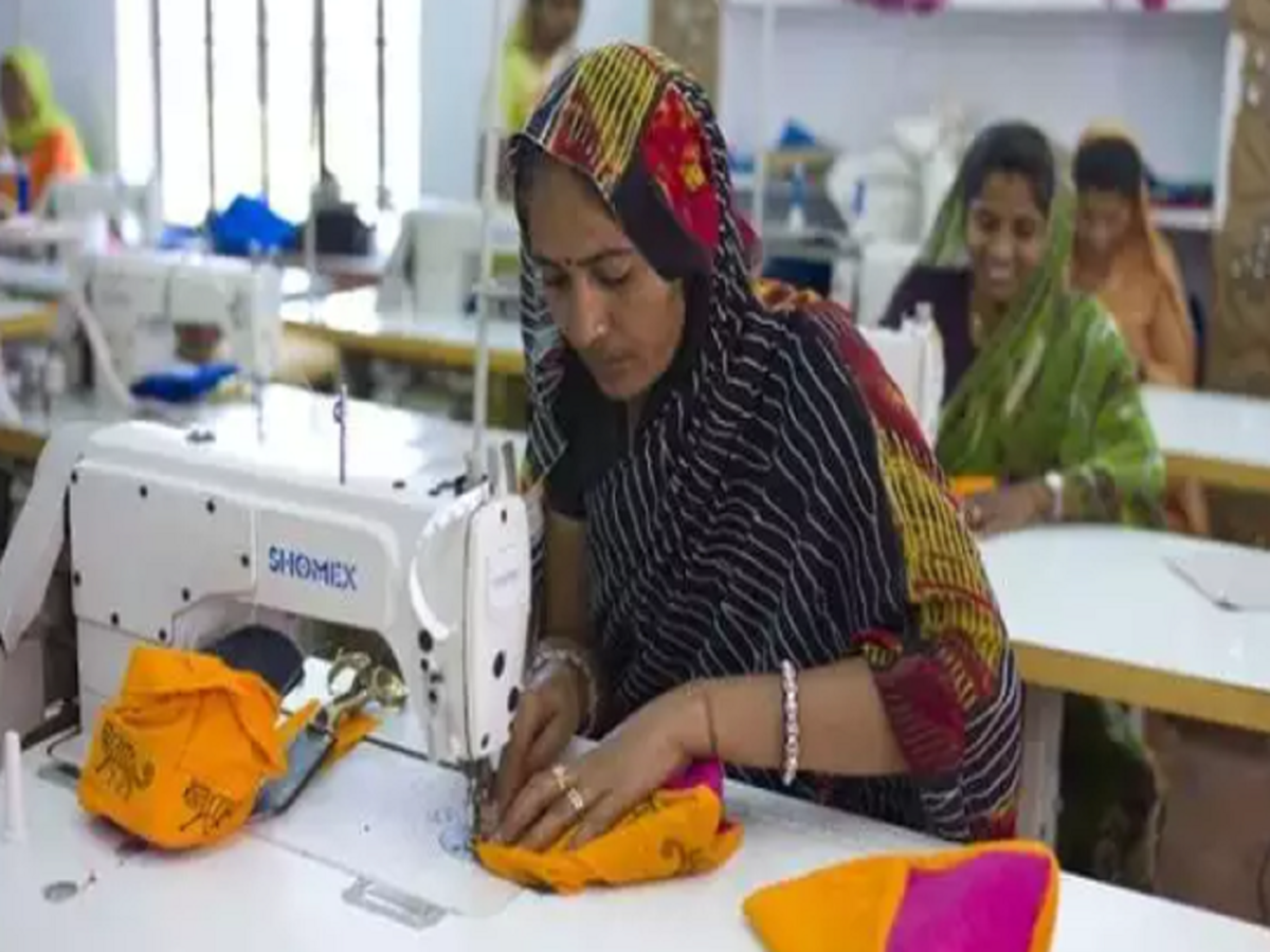 Women workers in Uttar Pradesh factories to get free food, conveyance if they work after 7pm | Lucknow News - Times of India