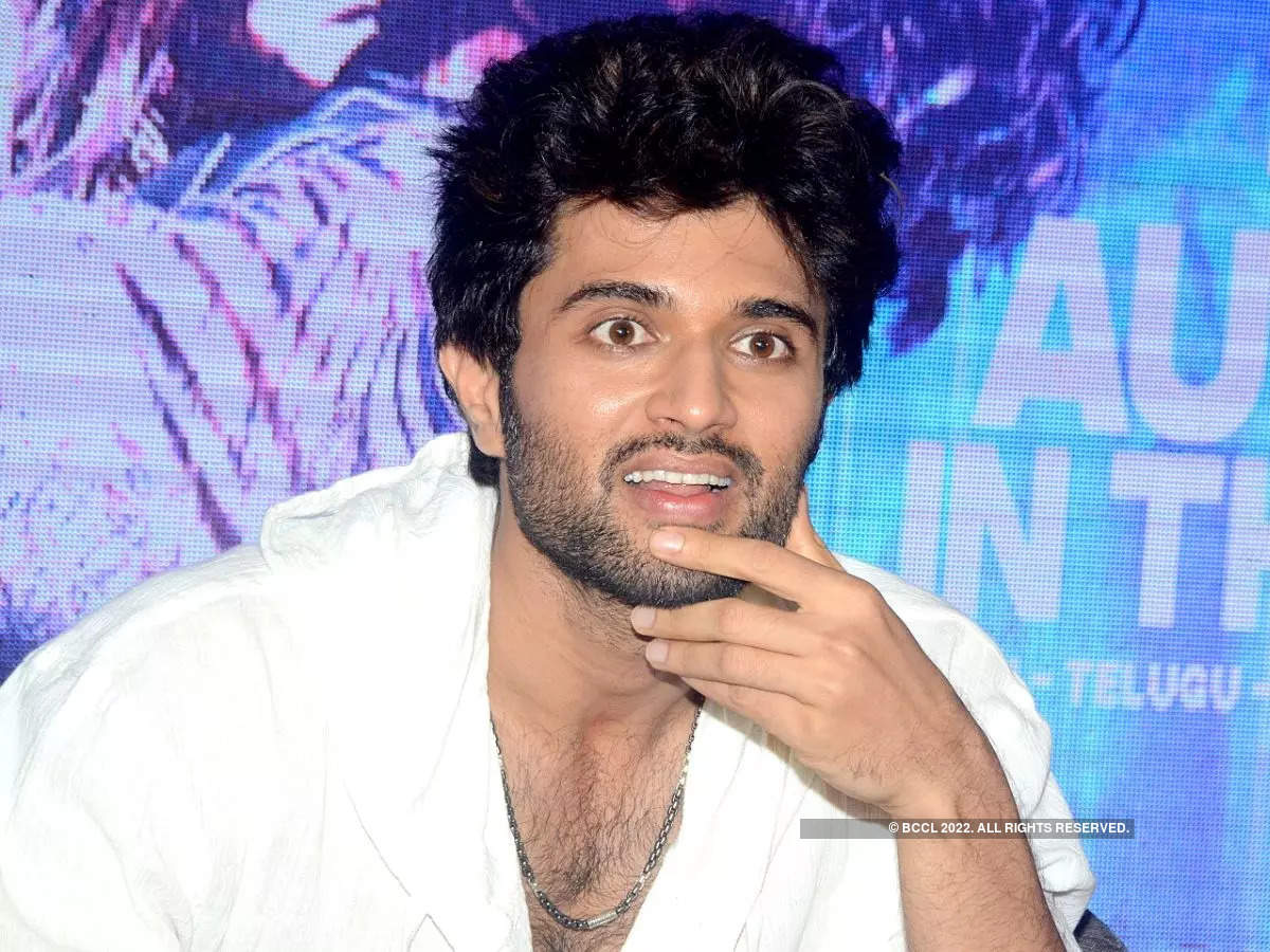 Vijay Deverakonda in Dilwale Dulhania Le Jayenge remake is a rumour funnier  than anything in Liger | Hindi Movie News - Times of India
