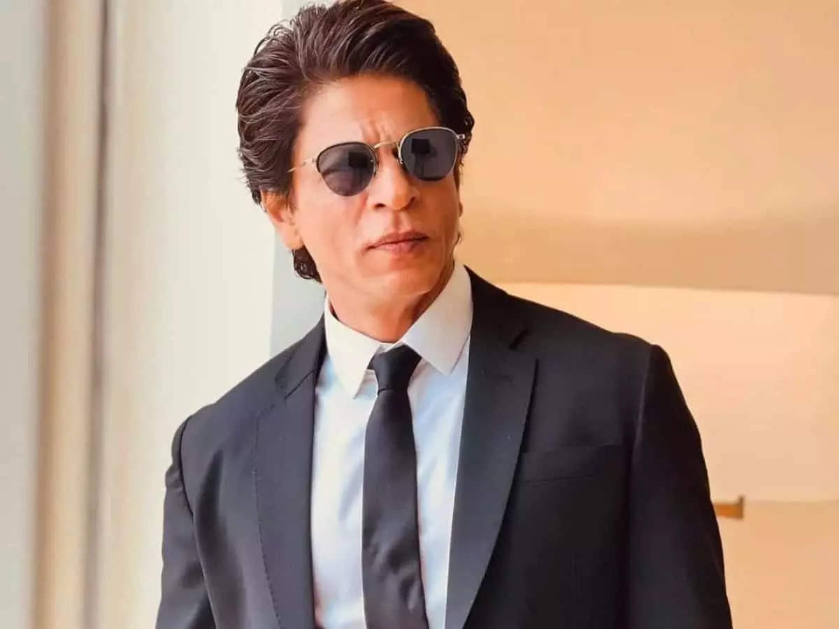 Shah Rukh Khan stopped by customs officials at Mumbai airport ...