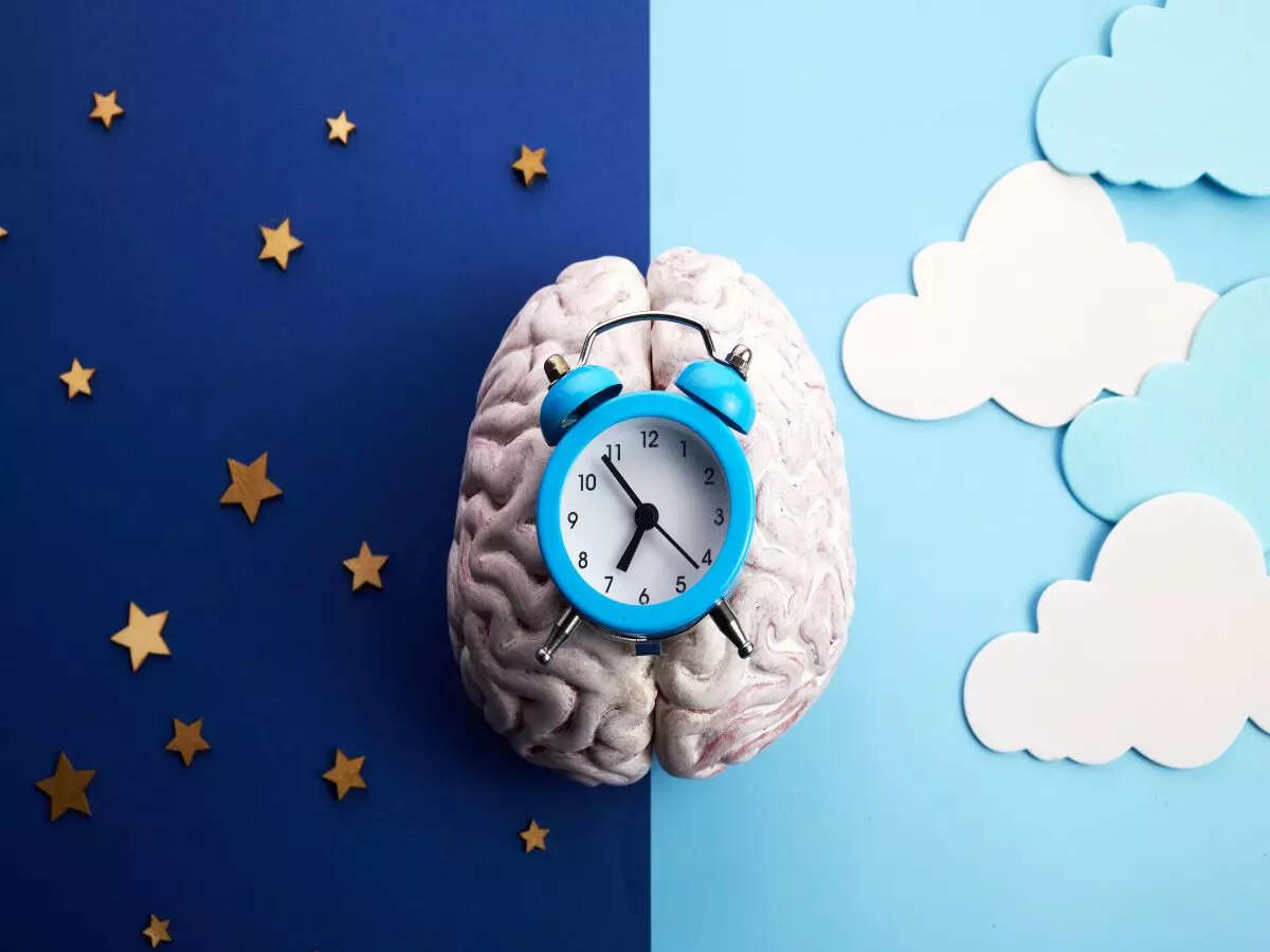Can you get the benefits of 8 hours of sleep by sleeping late and waking up  late? Expert denies! - Times of India
