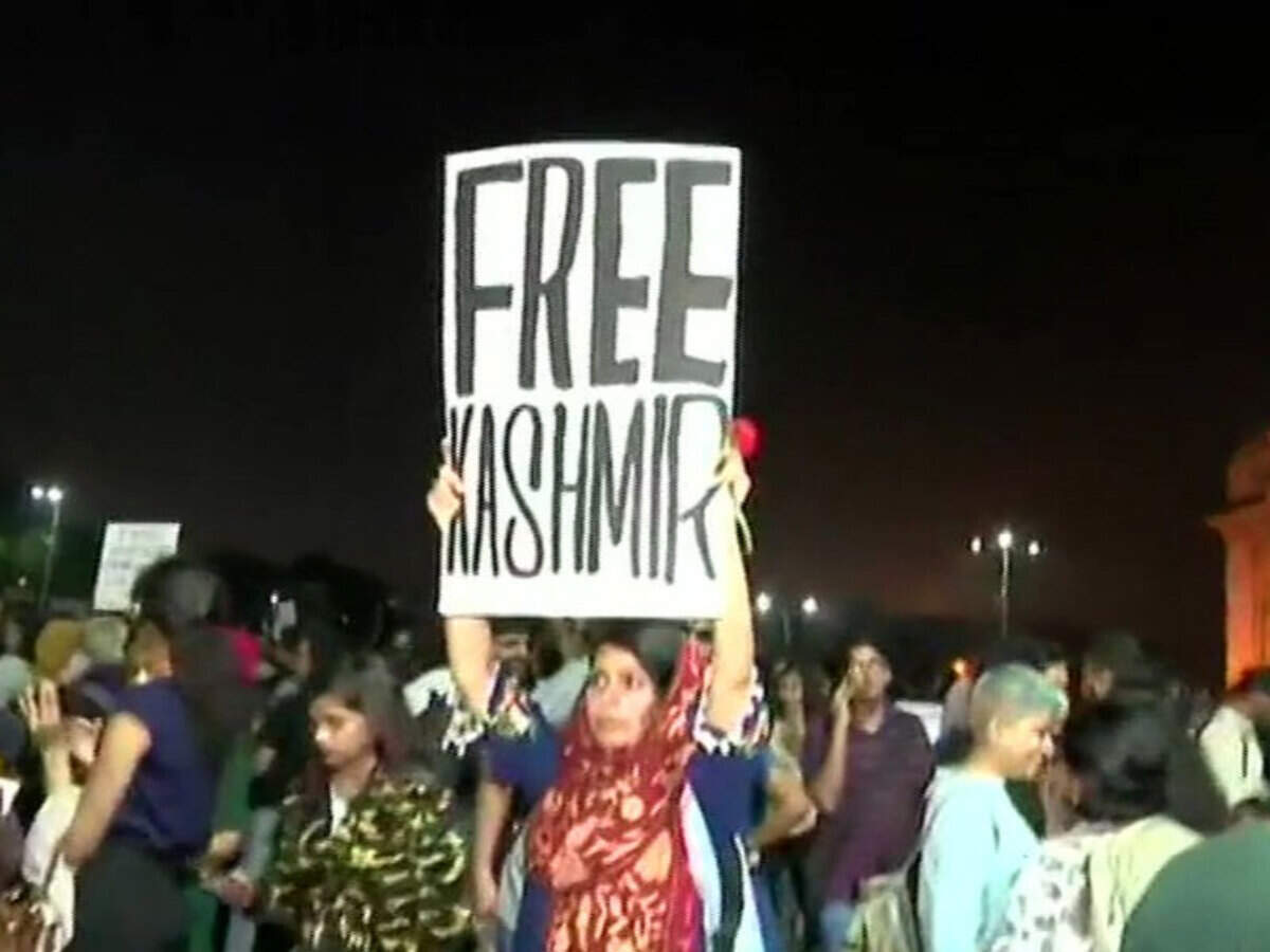 Free Kashmir Poster Raised At Mumbai Protest Against Jnu Violence