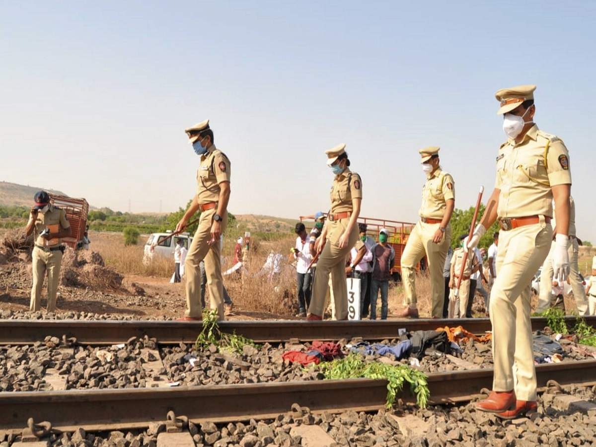 Aurangabad train accident news: 16 die as train runs over tired ...