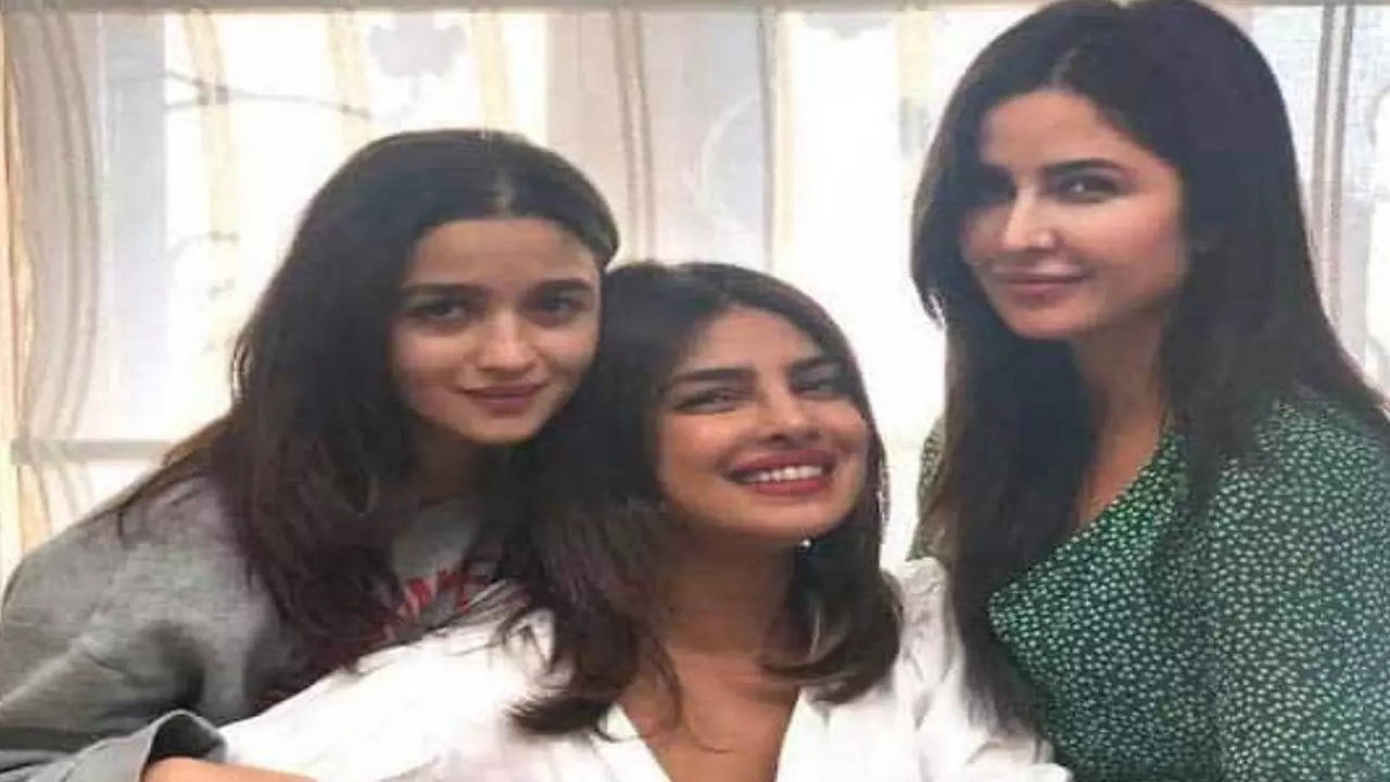 Priyanka Chopra Ki Bur Chod Sex - Alia Bhatt, Priyanka Chopra and Katrina Kaif starrer 'Jee Le Zaraa' to go  on floors by 2023 End | Hindi Movie News - Times of India