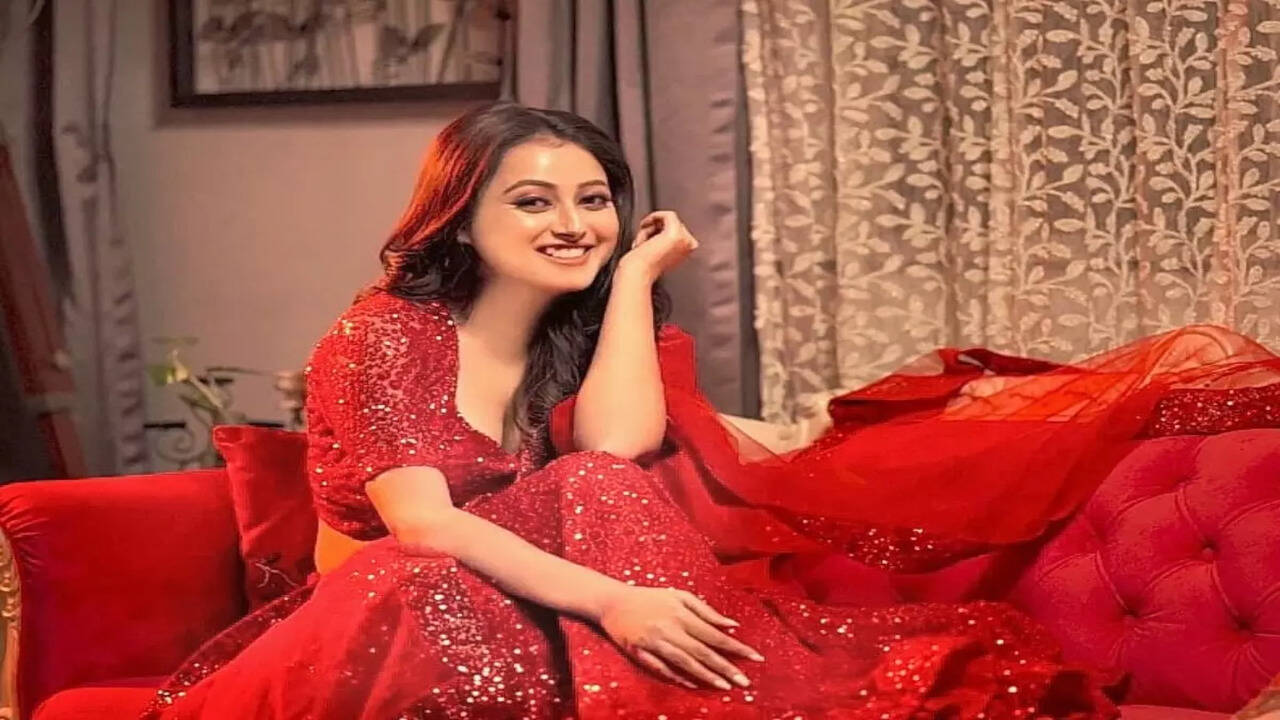 Stunning photos of Neem Phuler Modhu actress Pallavi Sharma