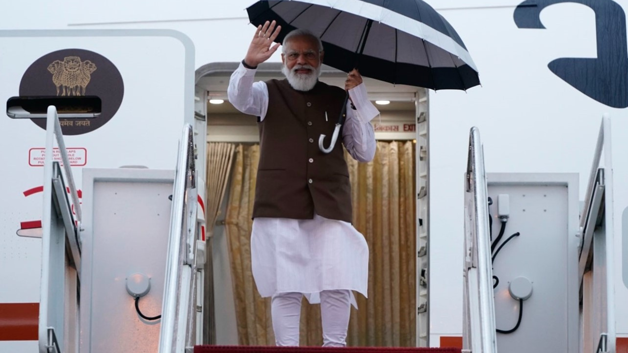 When presidents held umbrellas for Modi