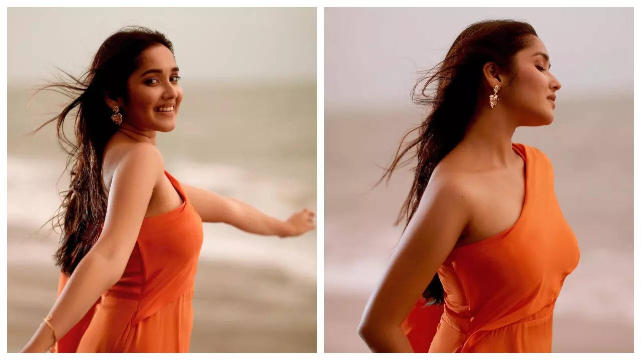Anikha Surendran mesmerizes in vibrant orange outfit; see pics | Malayalam  Movie News - Times of India