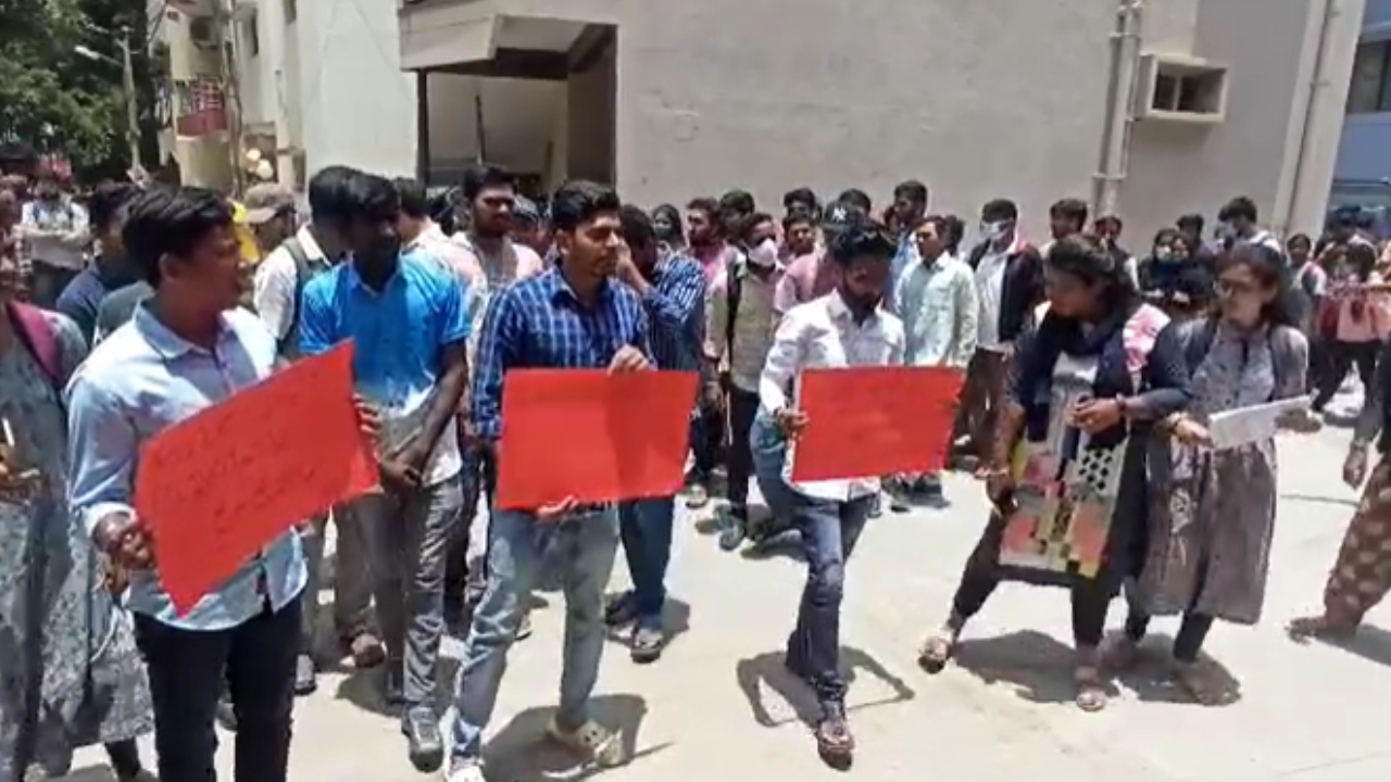 Bangalore Protest: Scores of students protest outside office of Bengaluru-based  startup over alleged fraud | Bengaluru News - Times of India