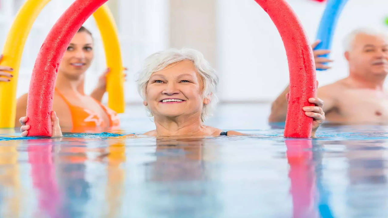 Hand Flutters  Video and tips for toning arms in the pool