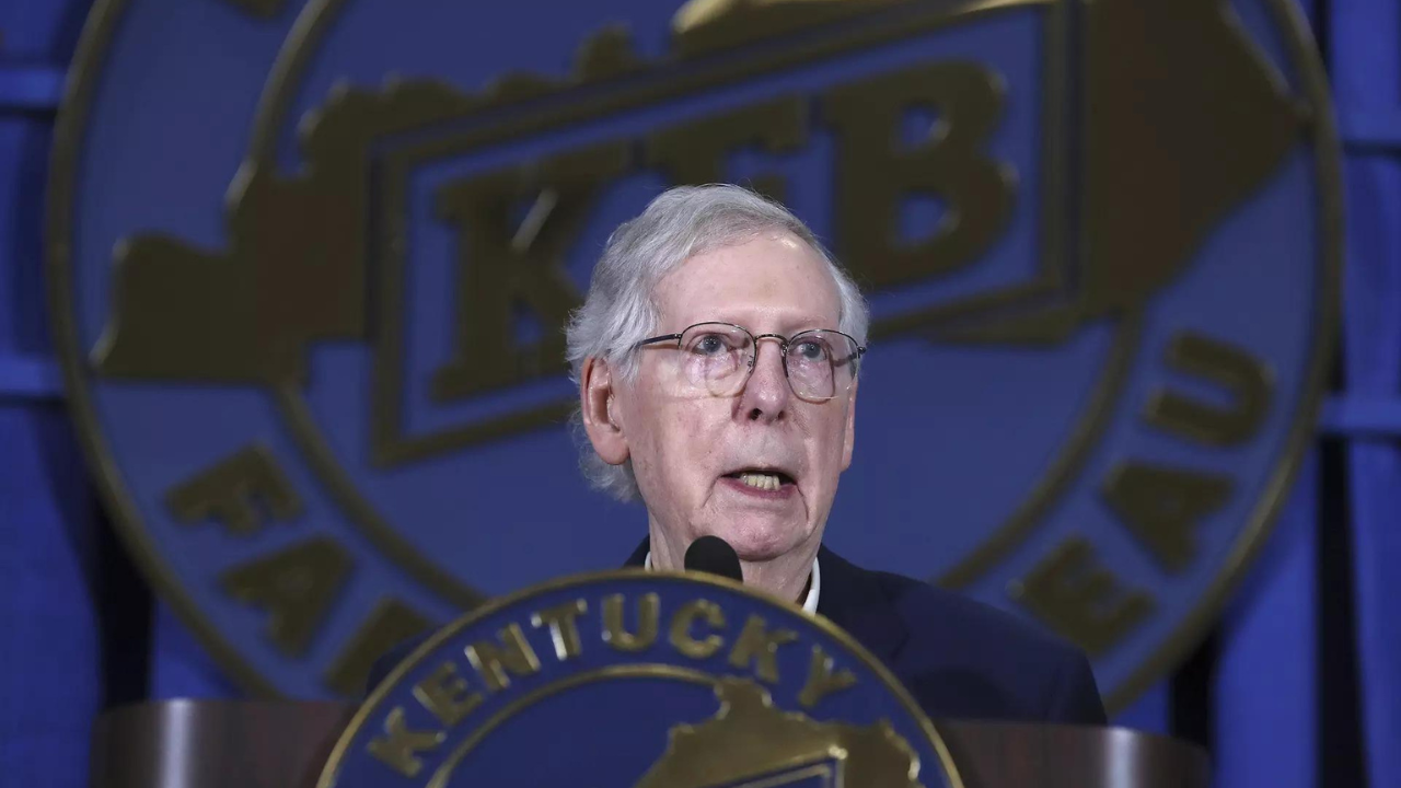 Mitch McConnell freezes at press conference and is escorted away