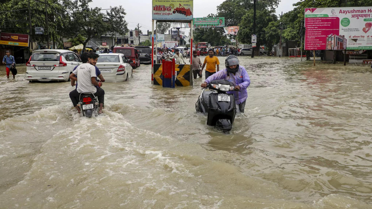 Torrential rains batter UP, leave 21 dead across state | Lucknow News -  Times of India