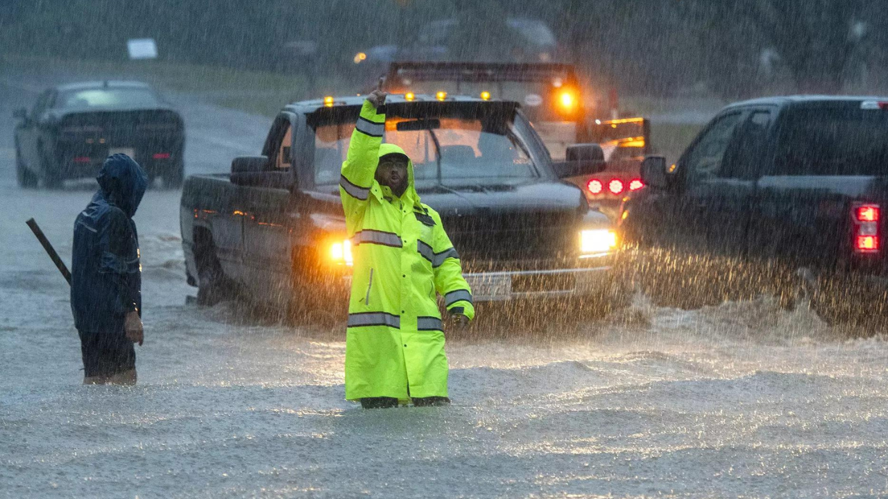 Hurricane Lee nears eastern New England, Canada with high winds