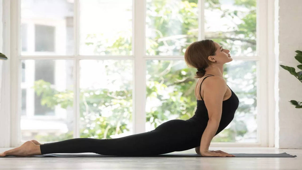Simple 5-minute Bhujangasana for breathing issues and flat belly