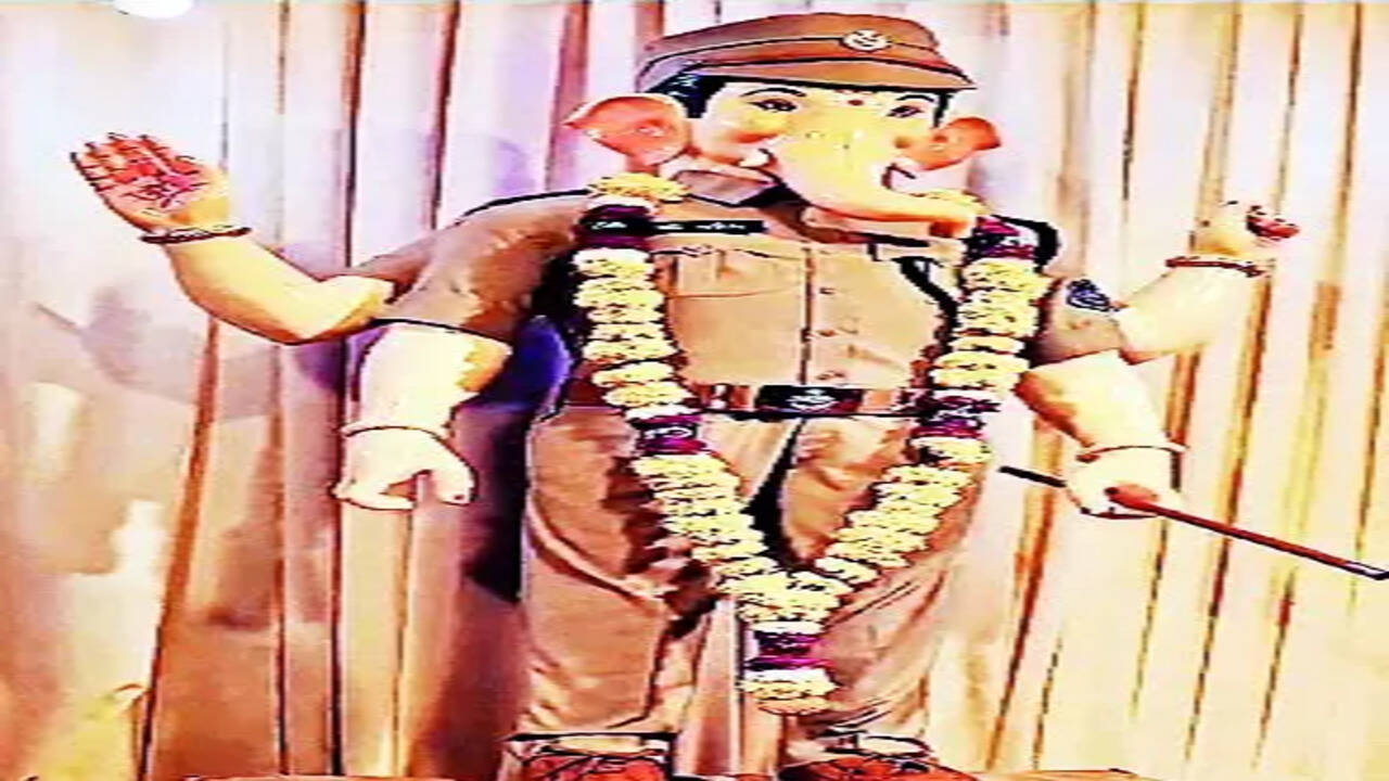 Pushpa: Pushpa Vs Police: Row Over 'ganesha Attire' | - Times of India