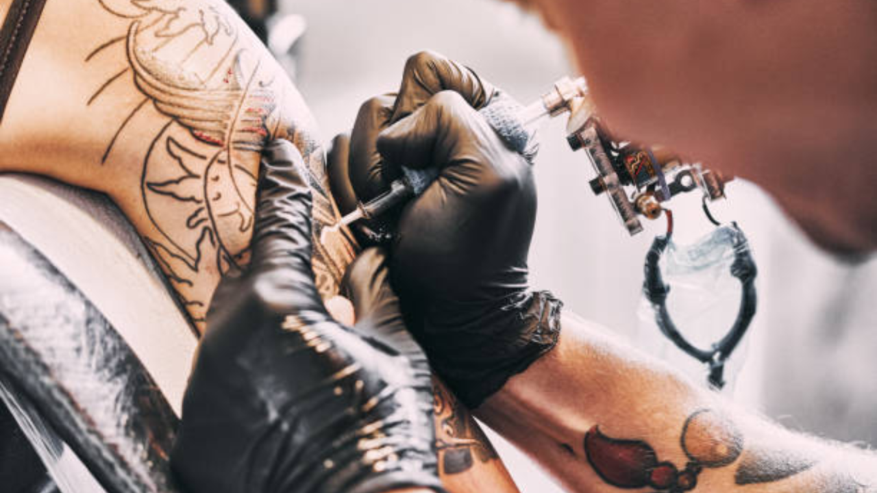 Med Tech. Запись со стены. | Cool forearm tattoos, Rose tattoos for men,  Forearm tattoos