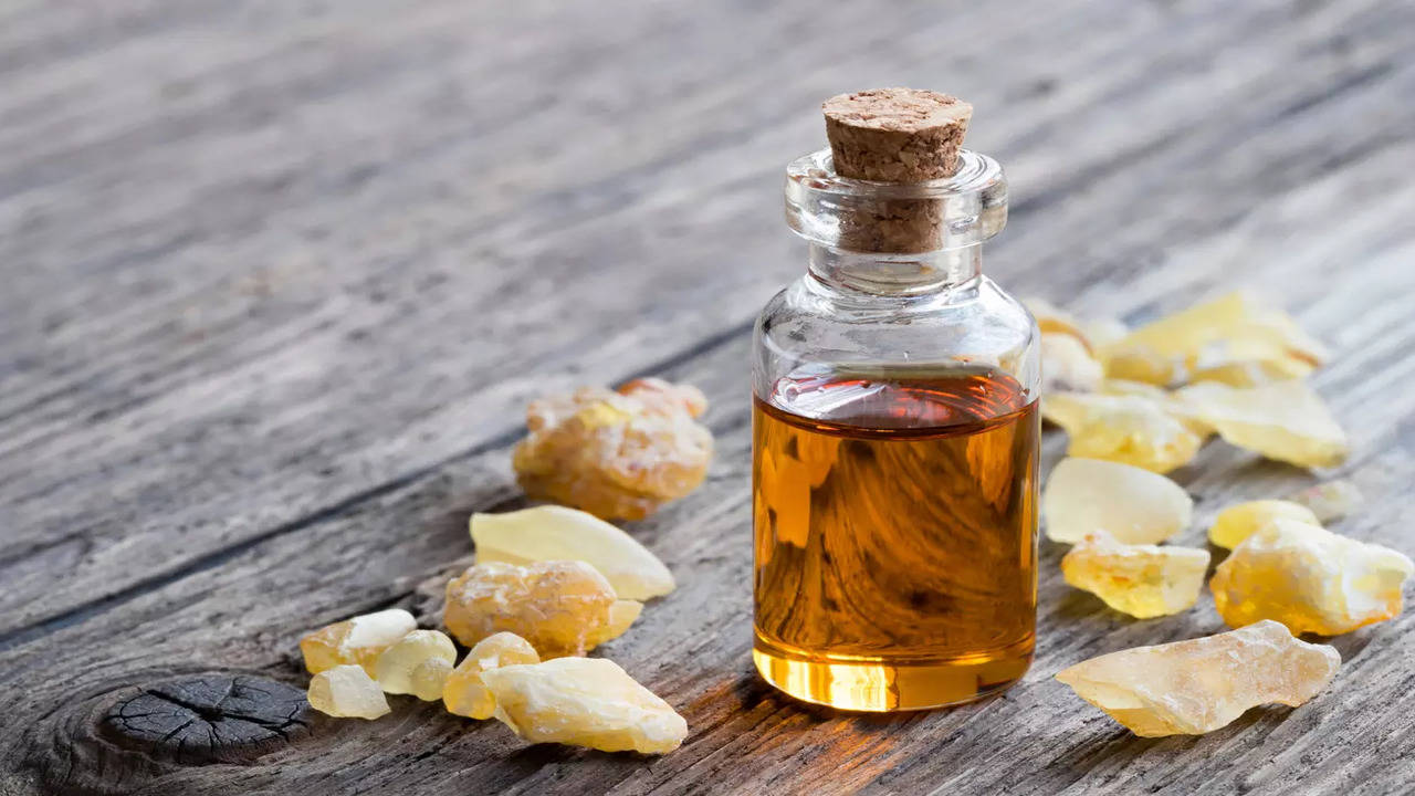 How to use frankincense oil on the face for an anti-age effect