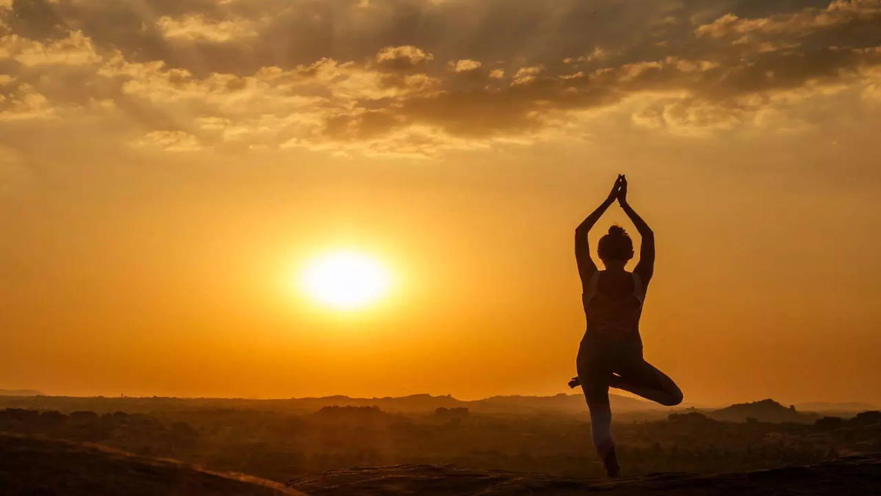 Benefits of Surya Namaskar Exercise: Complete Guide - Paperblog | Surya  namaskar, Easy yoga, Cool yoga poses
