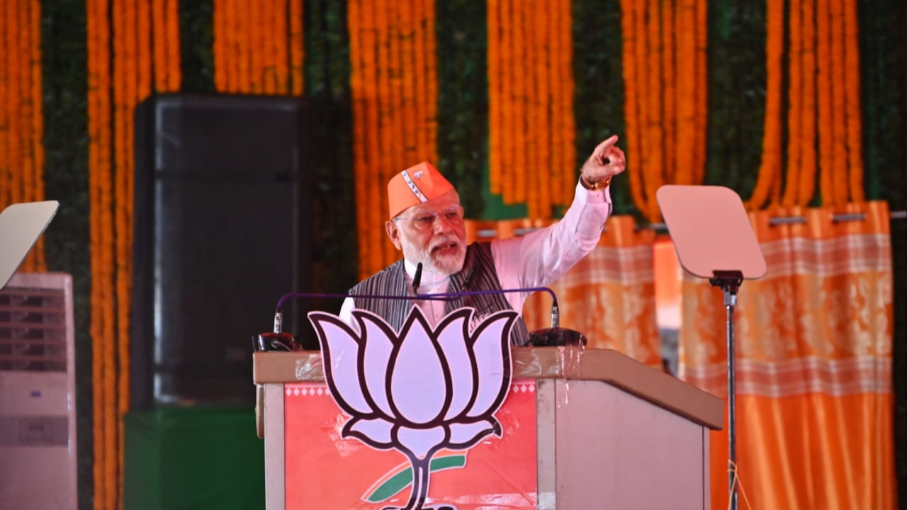 PM Modi accuses Congress of looting the resources of tribals - The