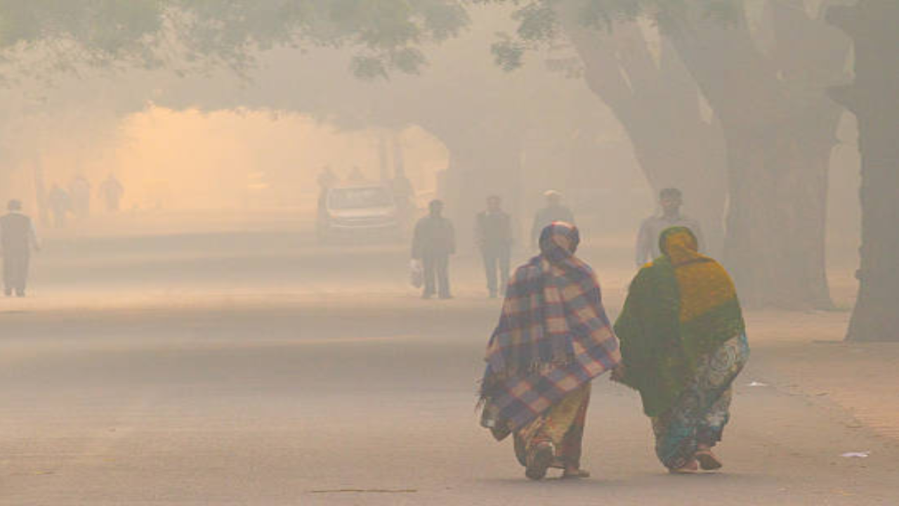 What should morning walkers do when the air is polluted?