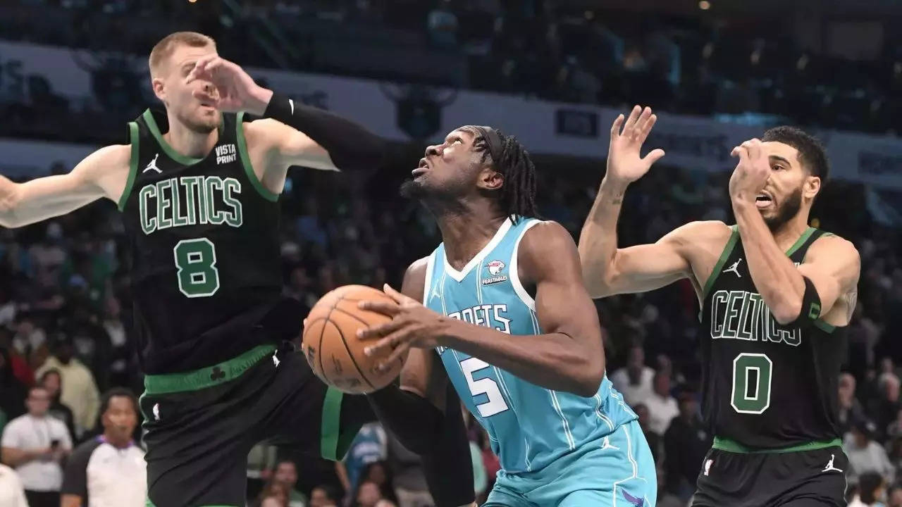 Charlotte Hornets sign ex-Boston Celtic Gordon Hayward